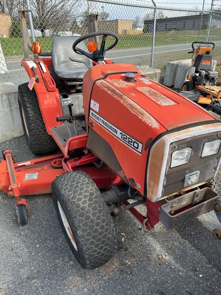 Massey Ferguson 1220