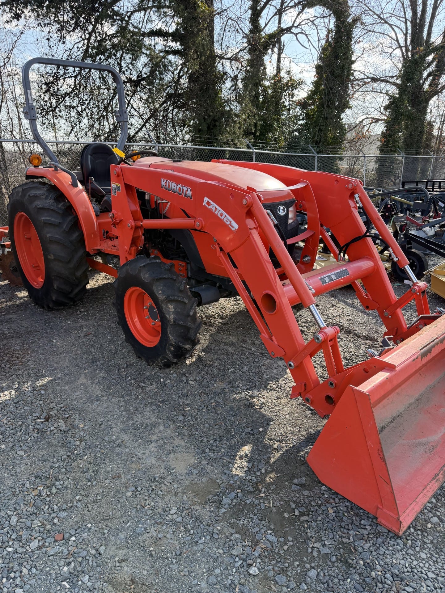 Kubota MX5200 (Includes 5′ disc and 5′ bush hog)